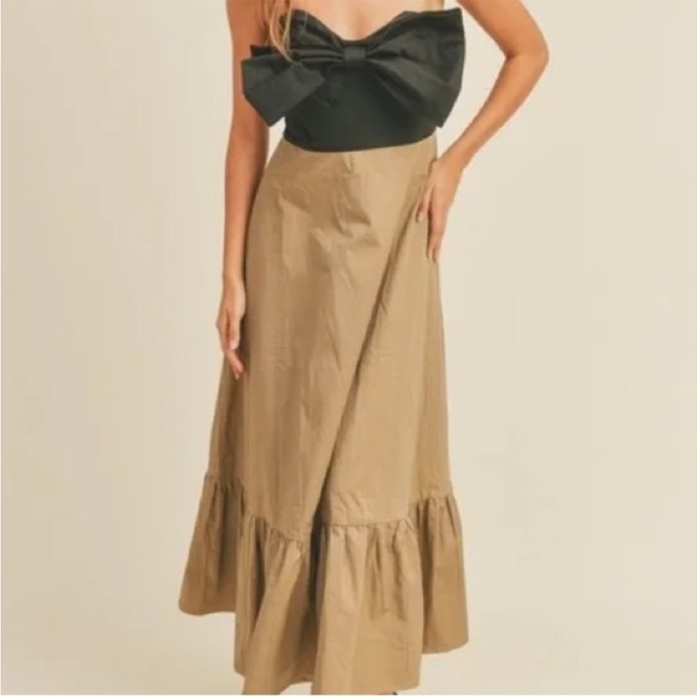 Chic Tan Maxi Dress with Black Bow